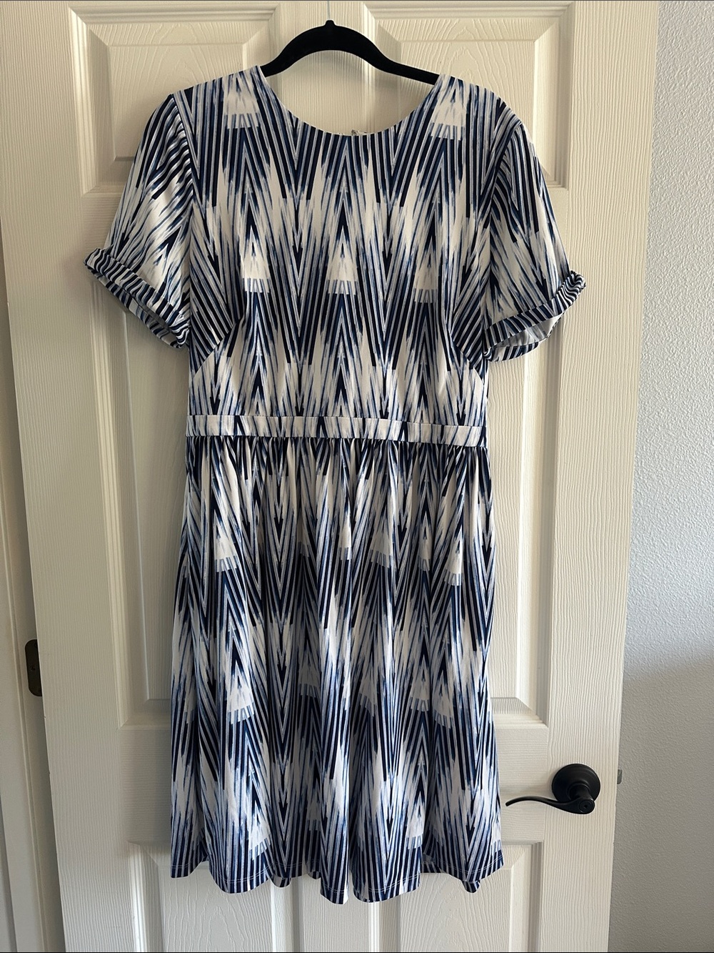 Maggy London Navy & White Geometric Midi Dress